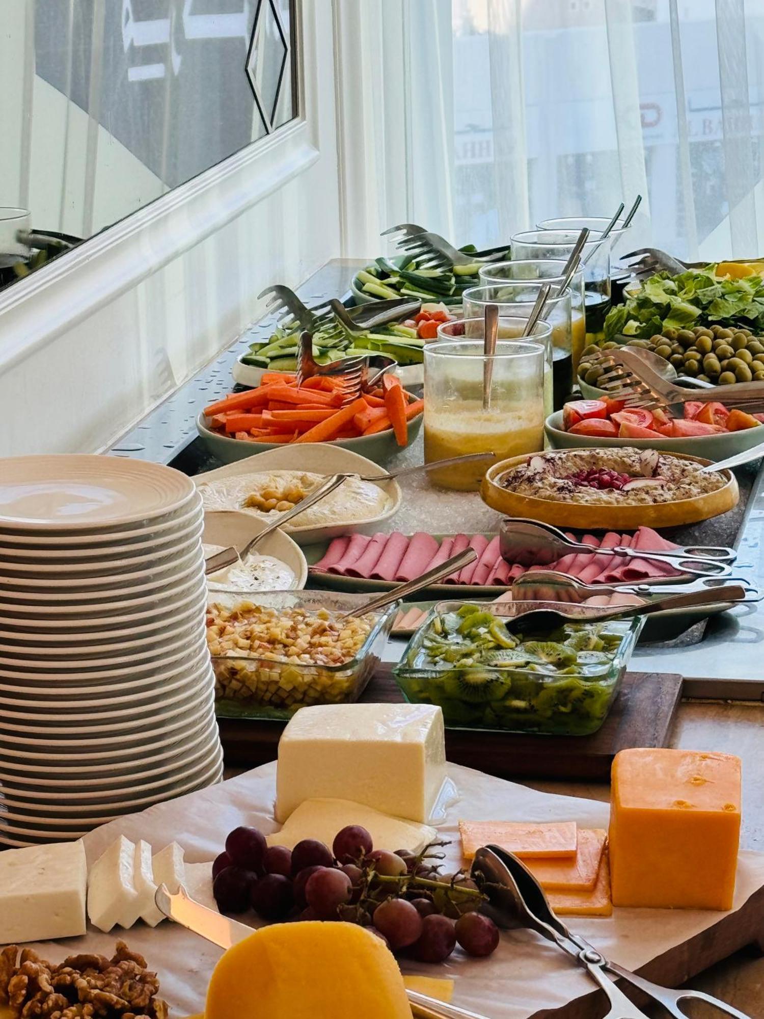 Shaza Doha 호텔 외부 사진 A salad bar