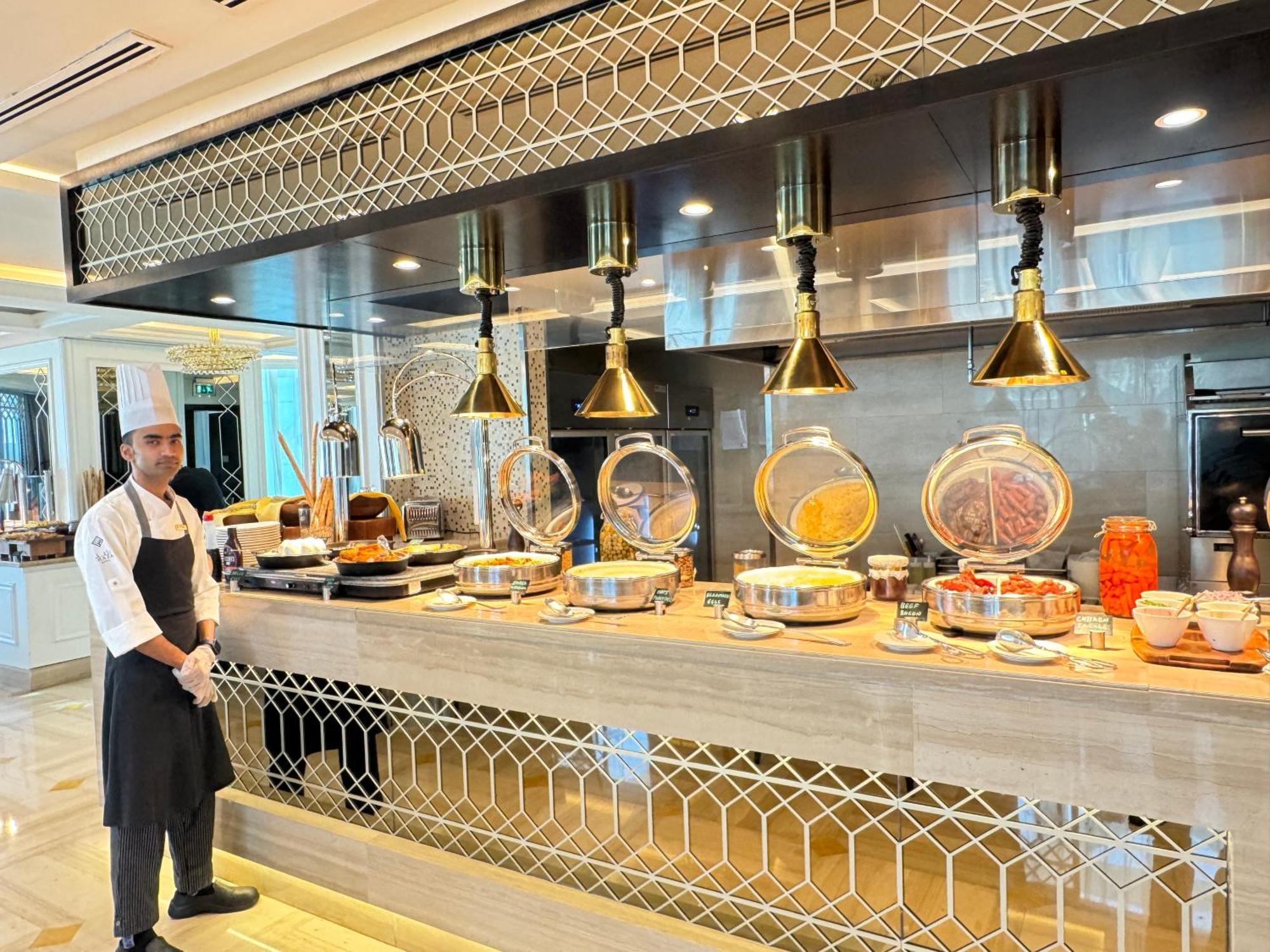 Shaza Doha 호텔 외부 사진 A buffet at the Taj Mahal Palace, Mumbai, India