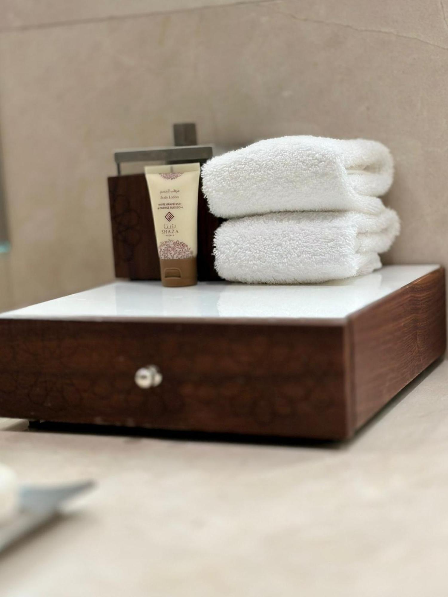 Shaza Doha 호텔 외부 사진 A drawer with a towel and soap